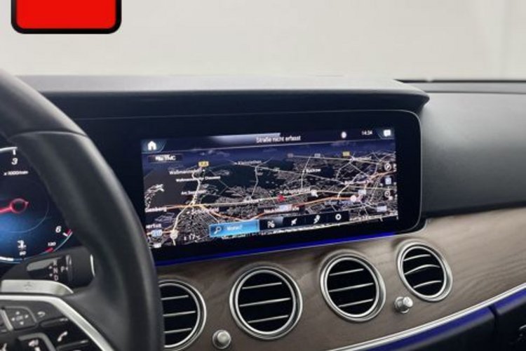 Mercedes-Benz E 400 E 400 d T 4M AVANTGARDE PANO+AHK+KEYLESS+DISTRO+