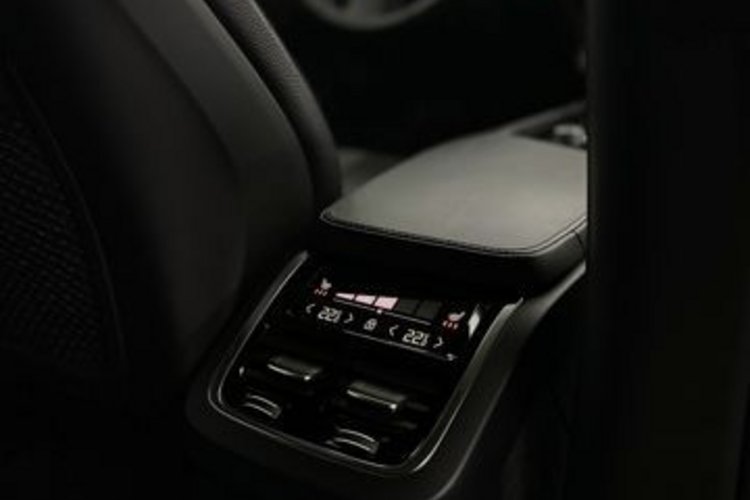 Volvo XC90 XC90 T8 AWD Recharge 7SITZ+AHK+MEMO+STANDHEIZUNG