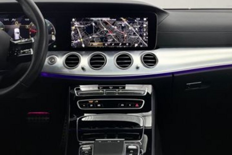 Mercedes-Benz E 300 E 300 e T AMG NIGHT PANO+MEMO+KEYLESS+DISTRONIC+