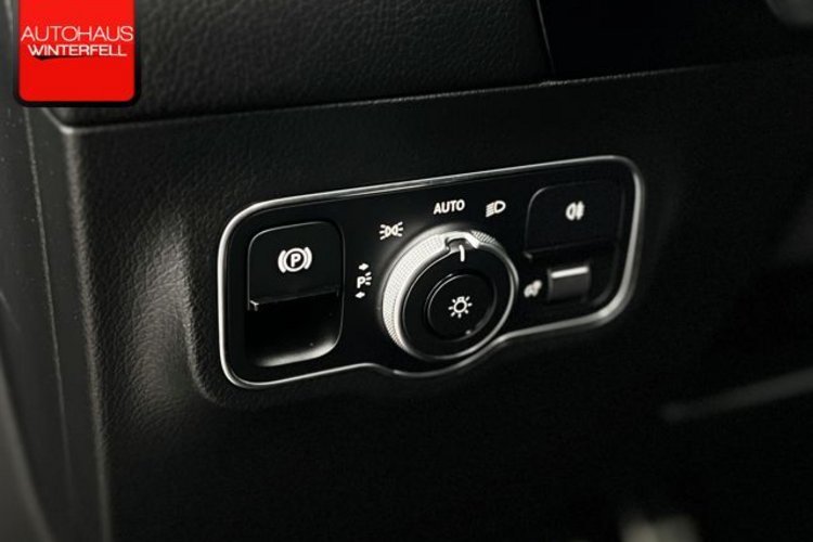 Mercedes-Benz GLA 200 GLA 200 d AMG CARBON PANO+AHK+KAMERA+LED+CARPLAY