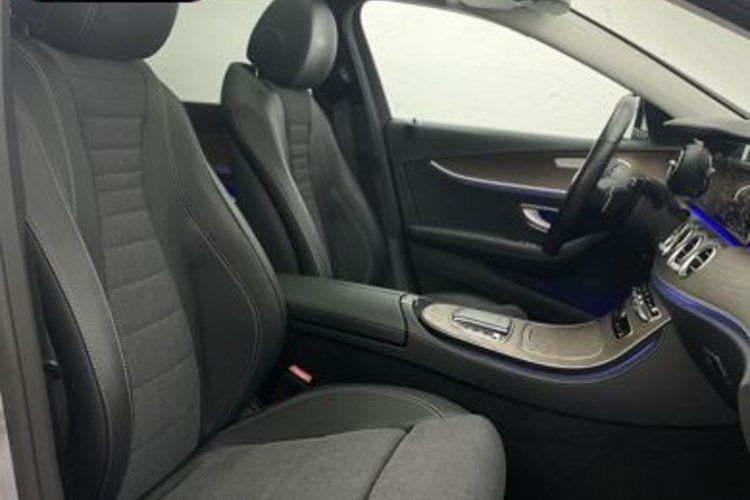Mercedes-Benz E 400 E 400 d T 4M AVANTGARDE PANO+AHK+KEYLESS+DISTRO+