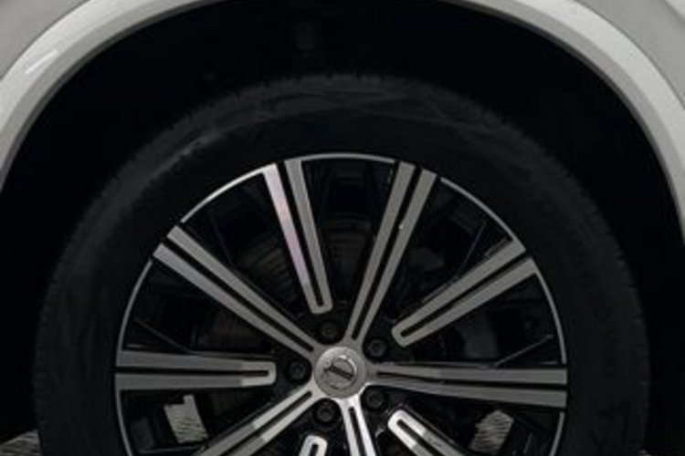 Volvo XC90 XC90 B5 AWD ULTIMATE BRIGHT 7SITZ+PANO+AHK+NUBUK