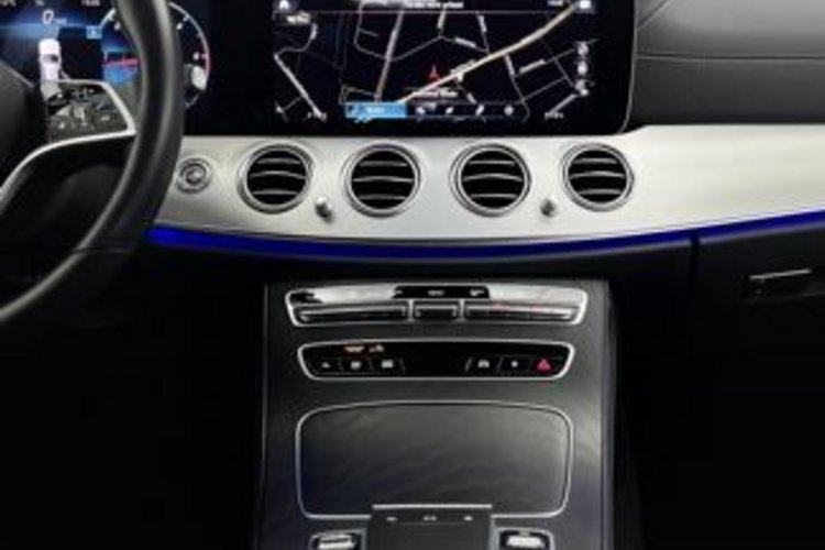 Mercedes-Benz E 300 E 300 d 4M T EXCLUSIVE KAMERA+LED+NAVI+CARPLAY+
