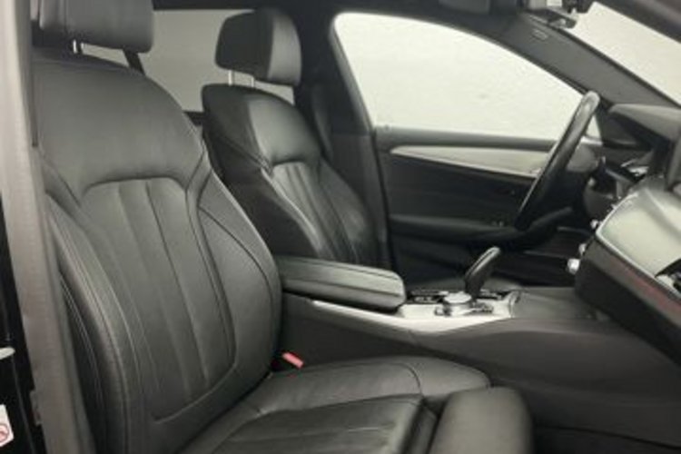 BMW 530 530d xDrive Touring Luxury Line PANO+AHK+360+HUD