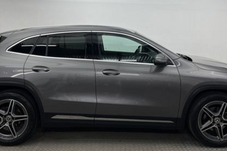 Mercedes-Benz GLA 200 GLA 200 d AMG CARBON PANO+AHK+KAMERA+LED+CARPLAY