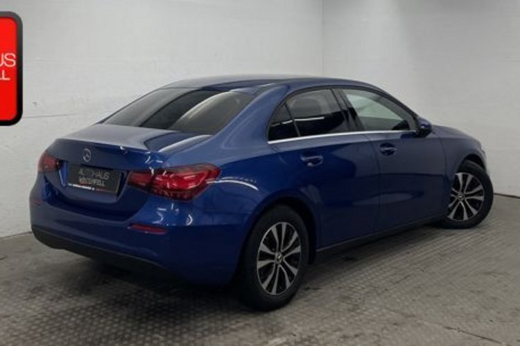 Mercedes-Benz A 200 A 200 d Limousine LED+KAMERA+DISTRONIC+CARPLAY+