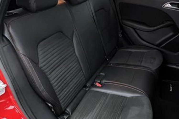 Mercedes-Benz B 180 B 180 AMG LINE LED+PDC+TOTWINKEL+NAVIGATION+