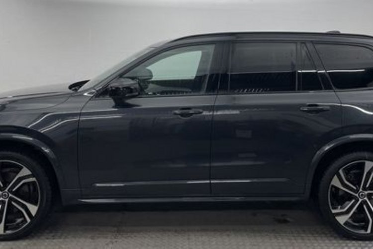 Volvo XC90 XC90 B5 AWD R-DESIGN 7SITZ+PANO+AHK+22Z+360+MEMO
