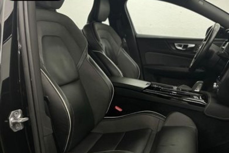 Volvo S60 S60 T8 R-DESIGN RECH AWD LED+H/K+KEYLESS+KAMERA+