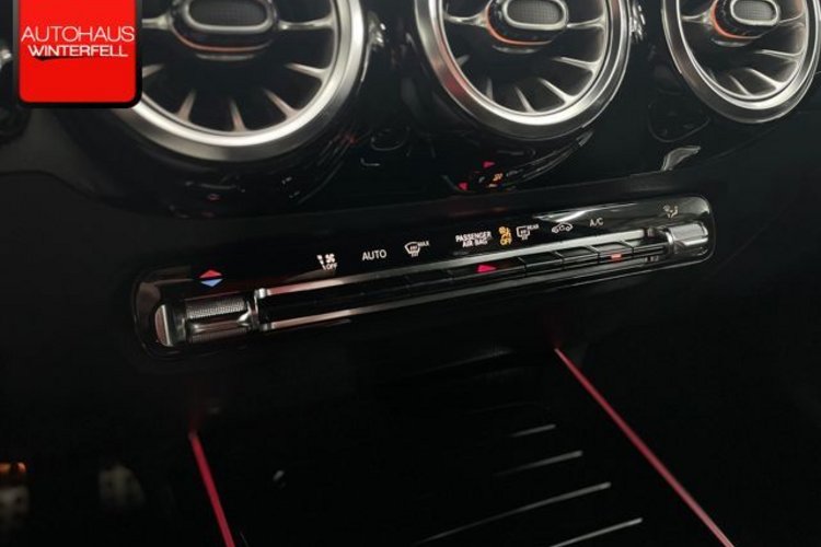 Mercedes-Benz GLA 220 GLA 220 d AMG NIGHT CARBON 20Z+KAMERA+KEYLESS+