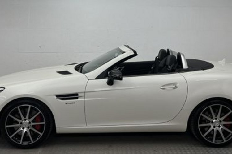 Mercedes-Benz SLC 43 AMG SLC 43 AMG PERFOR CARBON KAMERA+MEMO+KEYLESS