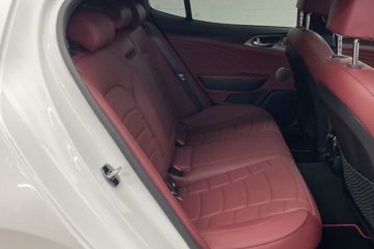 Kia Stinger Stinger 3.3 T-GDI AWD GT PANO+H&amp;K+HUD+SITZKLIMA+