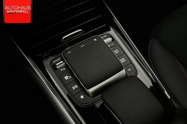 Mercedes-Benz GLA 200 GLA 200 d AMG CARBON PANO+AHK+KAMERA+LED+CARPLAY