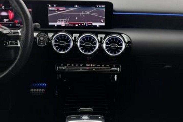 Mercedes-Benz A 200 A 200 d Limousine AMG NIGHT PANO+MEMO+KEYLESS+