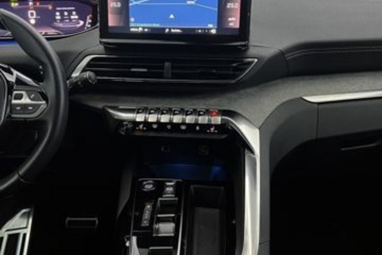 Peugeot 3008 3008 Hybrid 136 e-DSC6 GT BLACK PANO+360+AHK+LED