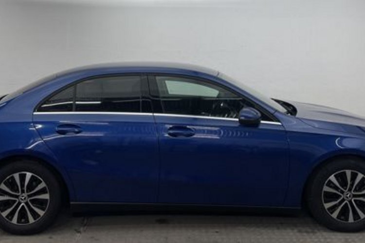 Mercedes-Benz A 200 A 200 d Limousine LED+KAMERA+DISTRONIC+CARPLAY+