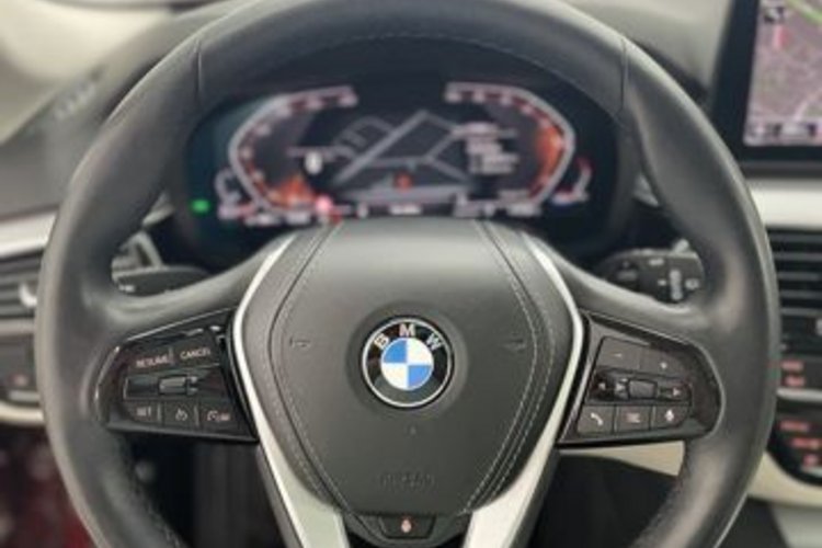 BMW 530 530 d xDrive Touring INDIVIDUAL+PANO+AHK+MEMO+