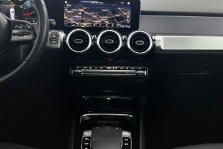 Mercedes-Benz GLB 200 GLB 200 7SITZ+PANO+AHK+MEMO+KAMERA+DISTRONIC+