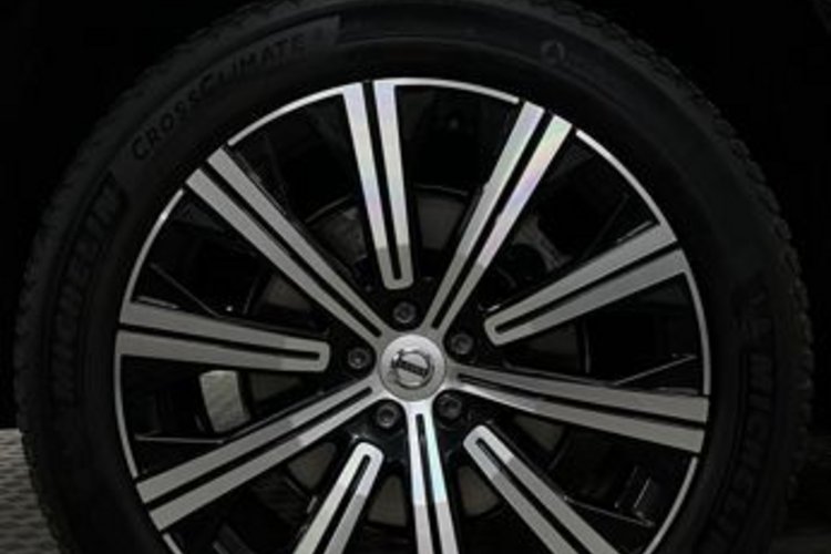 Volvo XC90 XC90 B5 D ULTIMATE BRIGHT 7SITZ+PANO+B&amp;W+NUBUK+
