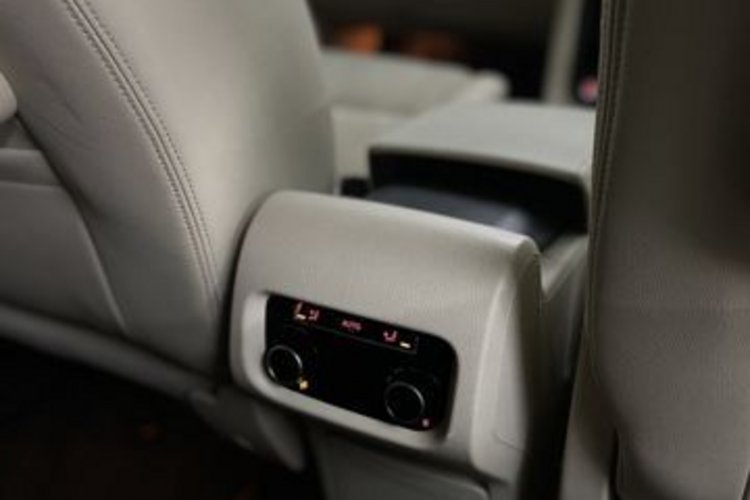 Volkswagen Sharan Sharan 2.0 TDI Highline 7SITZ+ACC+KAMERA+CARPLAY