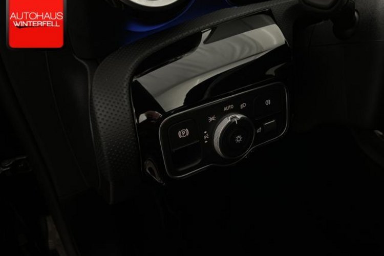 Mercedes-Benz A 200 A 200 d Limousine AMG NIGHT PANO+MEMO+KEYLESS+