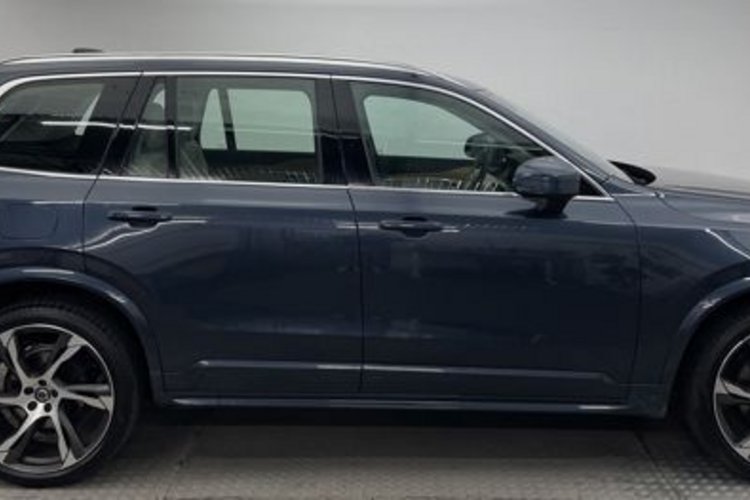 Volvo XC90 XC90 B5 AWD PANO+22Z+HUD+H&amp;K+KAMERA+LED+ALARM+