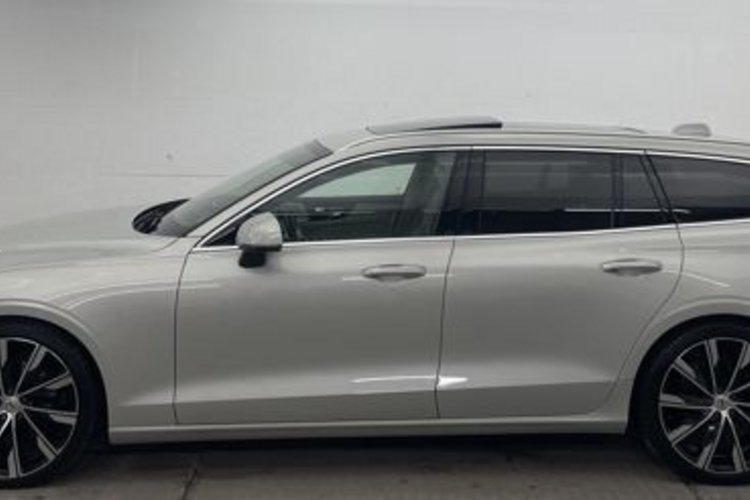 Volvo V60 V60 B4 INSCRIPTION PANO+B&amp;W+AHK+360+STANDHEIZUNG