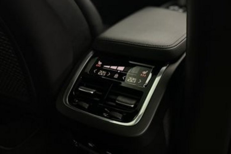 Volvo XC60 XC60 B5 D R-DESIGN AWD PANO+B&amp;W+360+HUD+STANDHZG