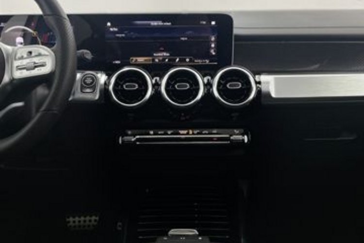 Mercedes-Benz GLB 35 AMG GLB 35 AMG CARBON 4M 7SITZ+PANO+360+HUD+MEMO+