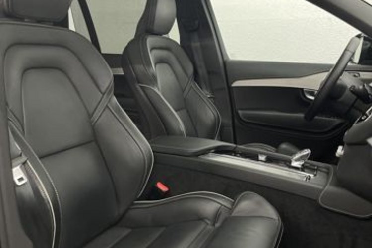 Volvo XC90 XC90 B5 D AWD Plus Dark 7SITZ+PANO+AHK+360+H&amp;K+