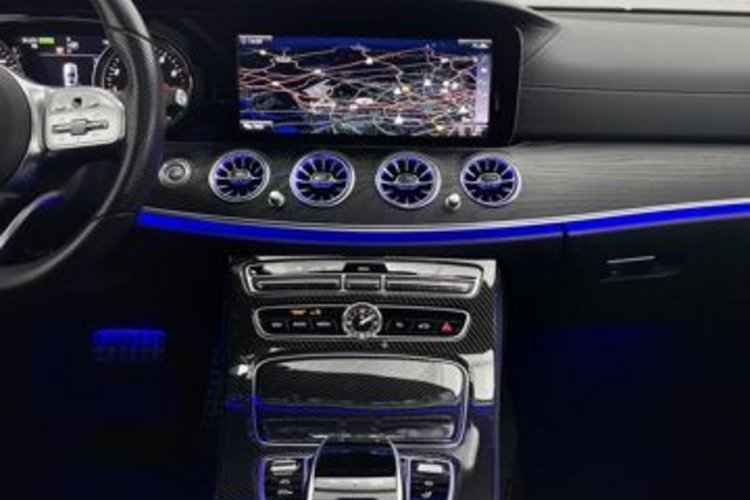 Mercedes-Benz E 300 E 300 T AMG LINE SCHIEBEDACH+KAMERA+CARPLAY+LED