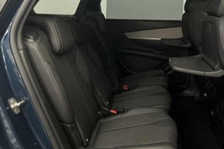 Peugeot 5008 5008 BlueHDi 130 EAT8 GT 7SITZ+PANO+AHK+NIGHT+
