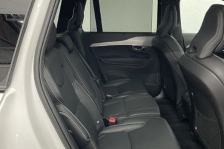 Volvo XC90 XC90 B5 D AWD Plus Dark 7SITZ+PANO+AHK+360+H&amp;K+