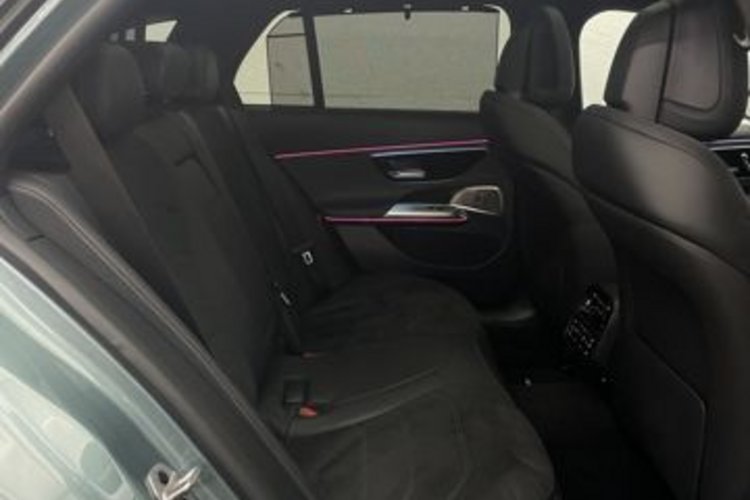 Mercedes-Benz E 300 E 300 e T AMG LINE PREMIUM PLUS PANO+SUPER+HUD+