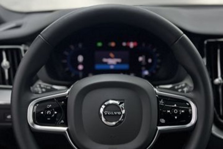 Volvo XC60 XC60 B5 AWD PLUS DARK PANO+GOOGLE+MEMO+KRISTALL+