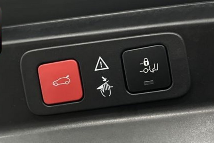 Peugeot 5008 5008 Hybrid 136 e-DSC GT BLACK TONE 7SITZ+PANO+