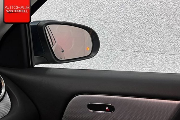 Mercedes-Benz GLA 250 GLA 250 e STYLE PANO+AHK+MULTIBEAM+KAMERA+DISTRO