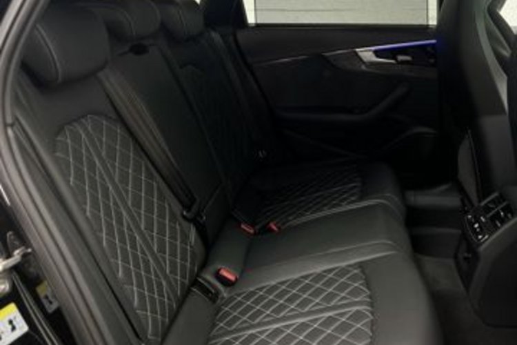 Audi A4 A4 Avant 50 TDI qu S line CARBON PANO+MEMO+360+