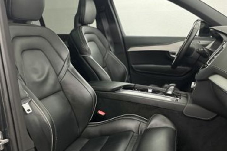 Volvo XC90 XC90 B5 AWD R-DESIGN 7SITZ+PANO+AHK+22Z+360+MEMO