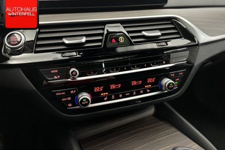 BMW 520 520 d xDrive Touring PANO+AHK+MASSAGE+STANDHEIZ+