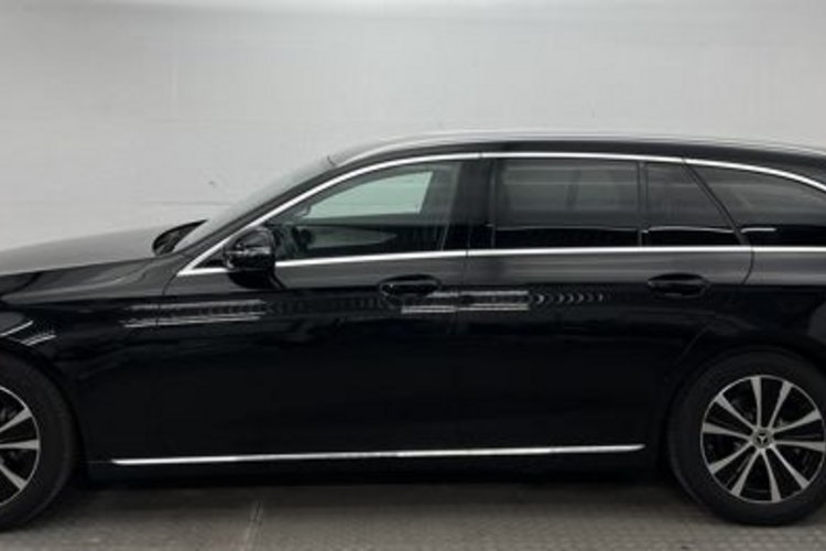 Mercedes-Benz E 300 E 300 d 4M T EXCLUSIVE KAMERA+LED+NAVI+CARPLAY+