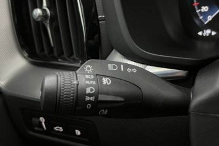 Volvo XC60 XC60 T8 AWD R-DESIGN PANO+LUFT+22Z+HUD+H&amp;K+STAND