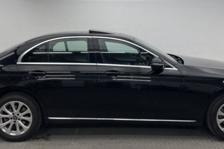 Mercedes-Benz E 220 E 220 d EXCLUSIVE SCHIEBEDACH+360+AHK+LED+3ZONEN