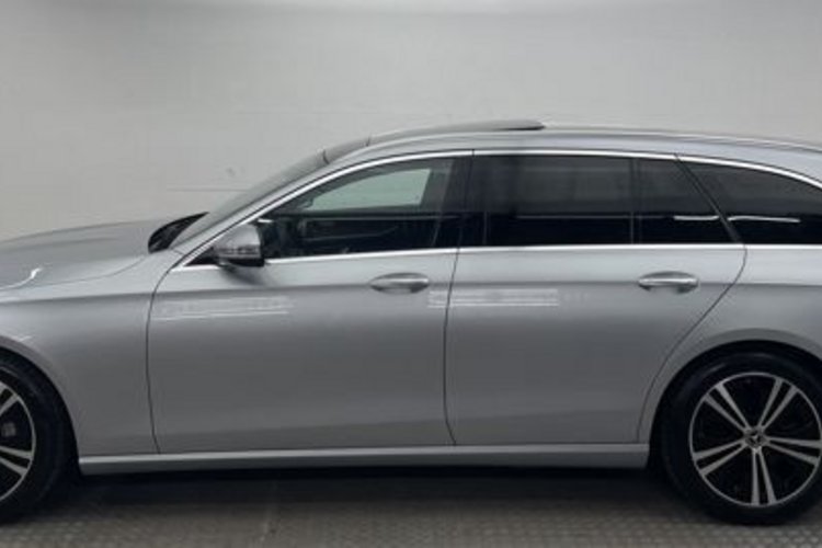 Mercedes-Benz E 400 E 400 d T 4M AVANTGARDE PANO+AHK+KEYLESS+DISTRO+