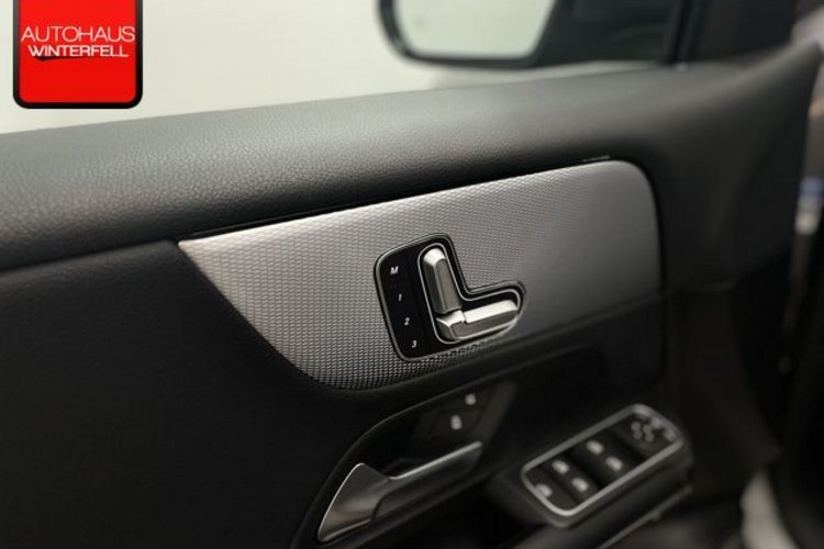 Mercedes-Benz GLB 200 GLB 200 7SITZ+PANO+AHK+MEMO+KAMERA+DISTRONIC+