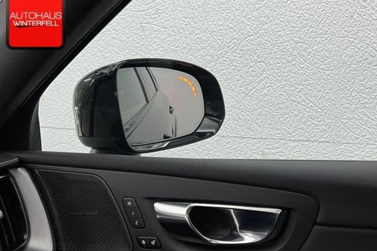 Volvo XC60 XC60 T8 AWD R-DESIGN PANO+LUFT+22Z+HUD+H&amp;K+STAND