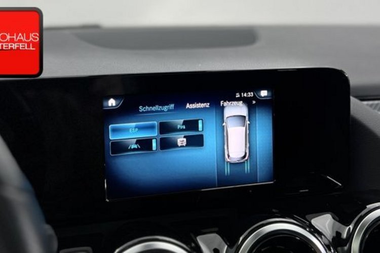 Mercedes-Benz GLA 200 GLA 200 d AMG CARBON PANO+AHK+KAMERA+LED+CARPLAY