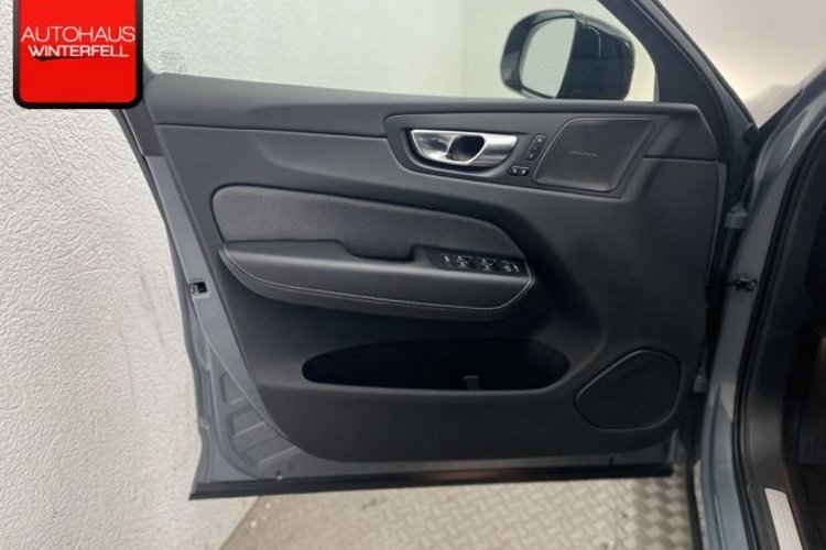 Volvo XC60 XC60 B4 AWD PLUS DARK PANO+AHK+MEMORY+H&amp;K+LED+