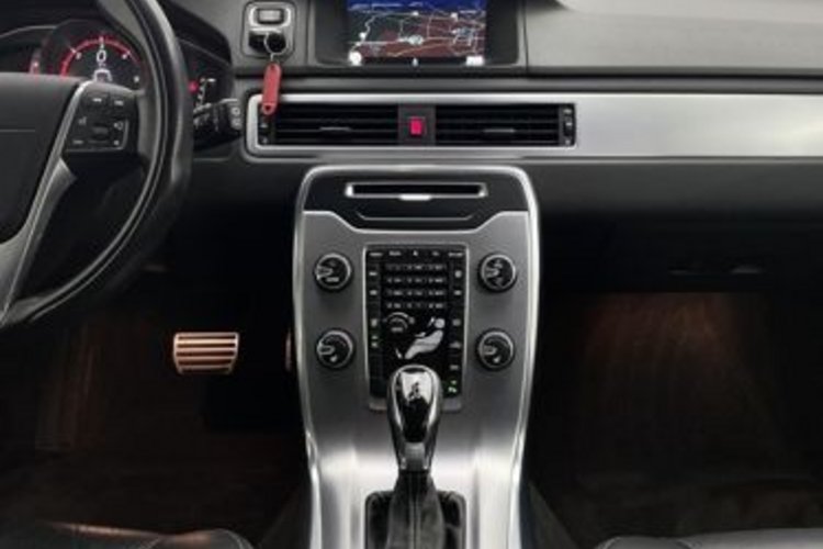 Volvo V70 V70 D4 LINJE SVART BI-XENON+PDC+NAVI+TEMPOMAT+