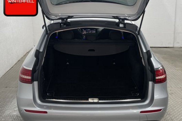 Mercedes-Benz E 400 E 400 d T 4M AVANTGARDE PANO+AHK+KEYLESS+DISTRO+